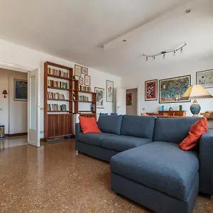 Roomy And Bright With Terrace Appartamento Roma